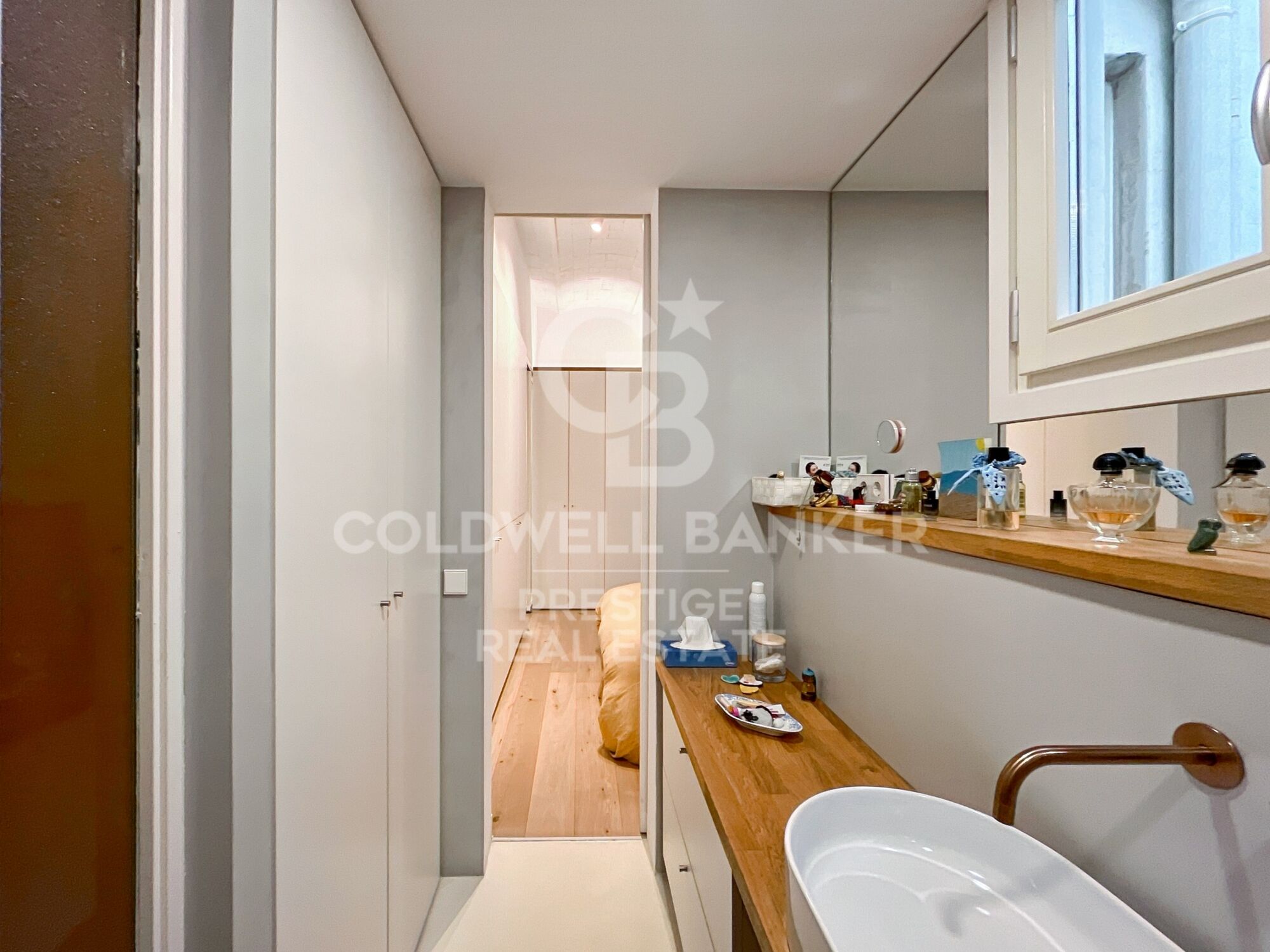 Designer apartment in a Modernist building in the Quadrat d'Or