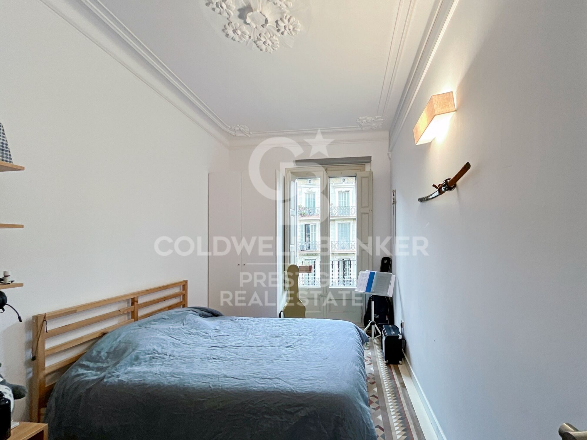 Designer-Wohnung in einem modernistischen Gebäude im Quadrat d'Or.