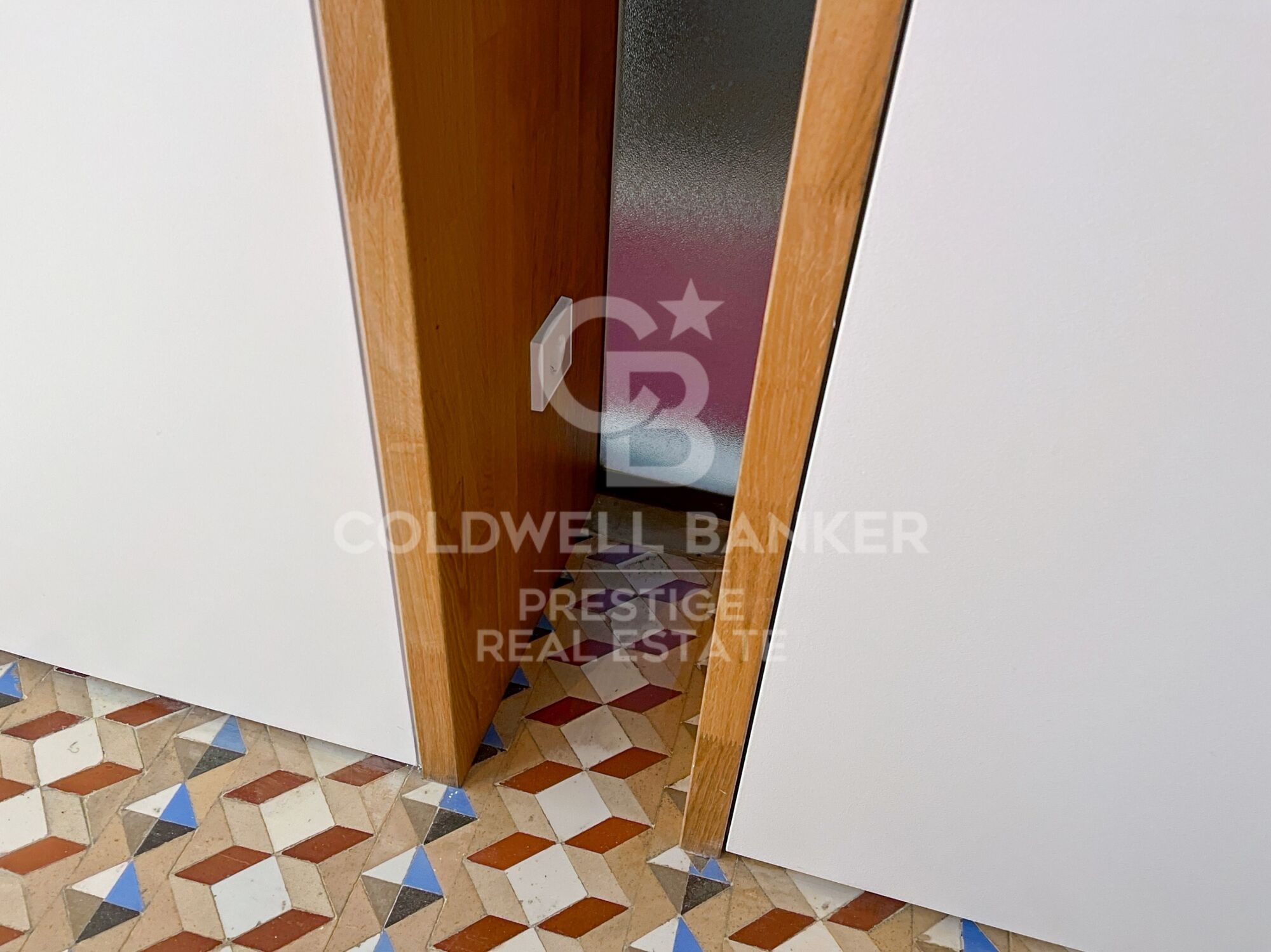 Designer-Wohnung in einem modernistischen Gebäude im Quadrat d'Or.