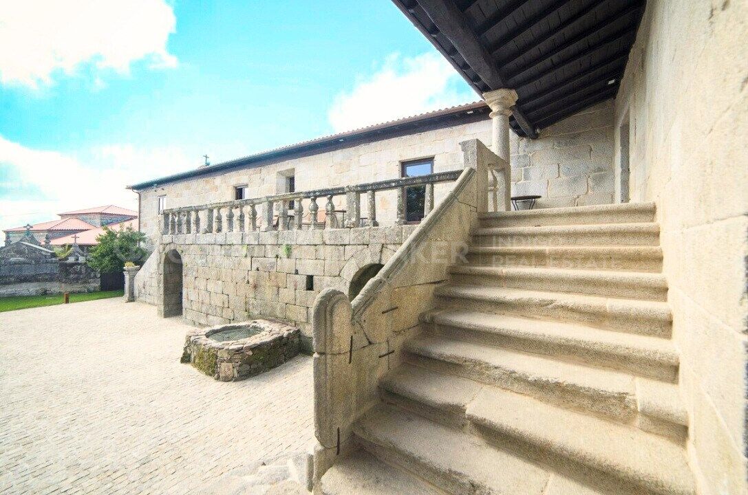 Maison de maître du XVIIe siècle avec une valeur historique énorme, restaurée en 2019