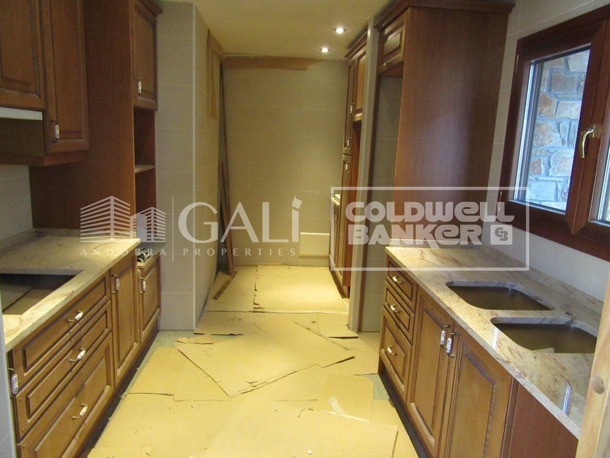 Town House 4 Bedrooms Sale Canillo