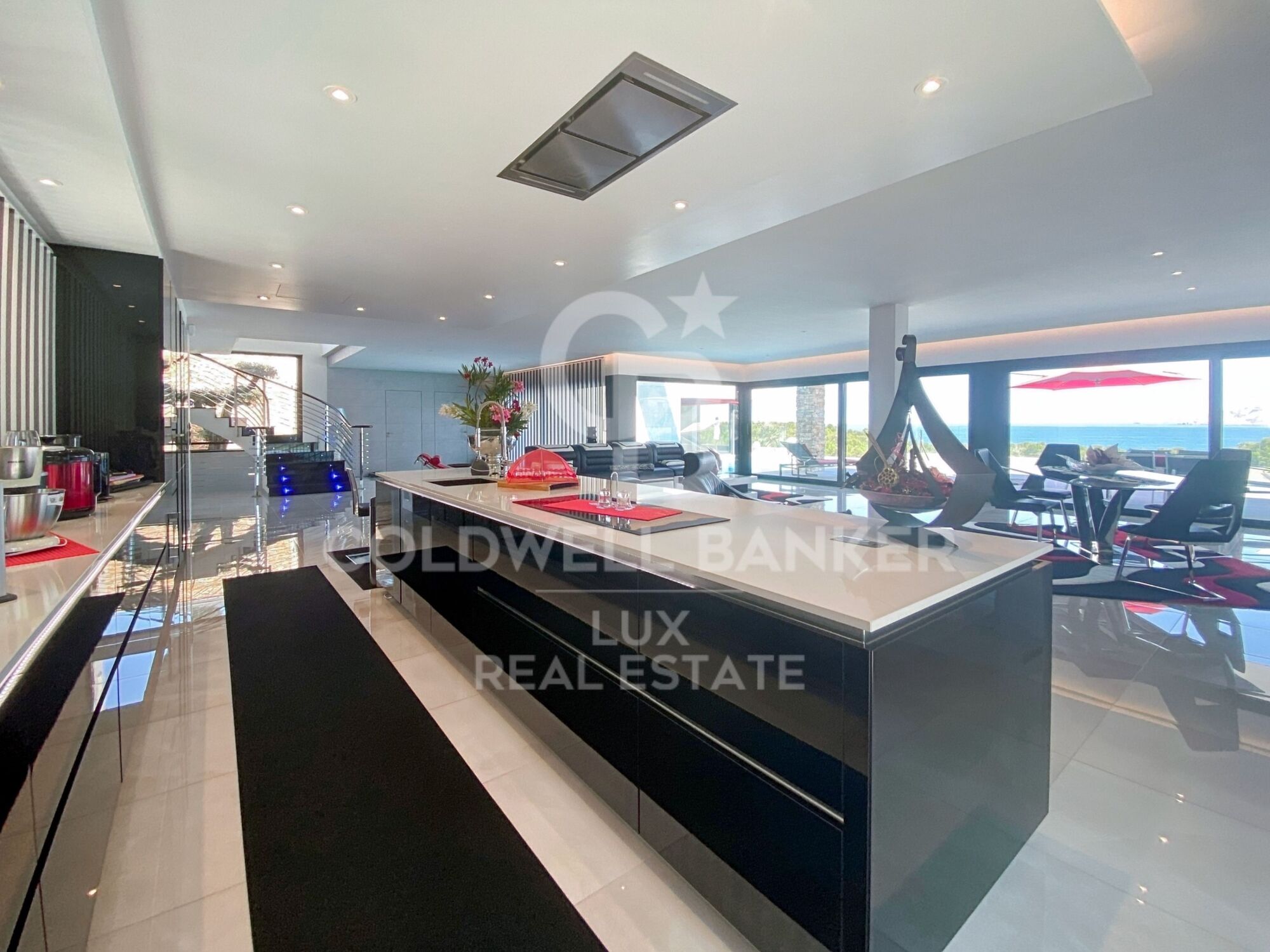 Villa de luxe en vente en première ligne de mer à Llançà, Costa Brava