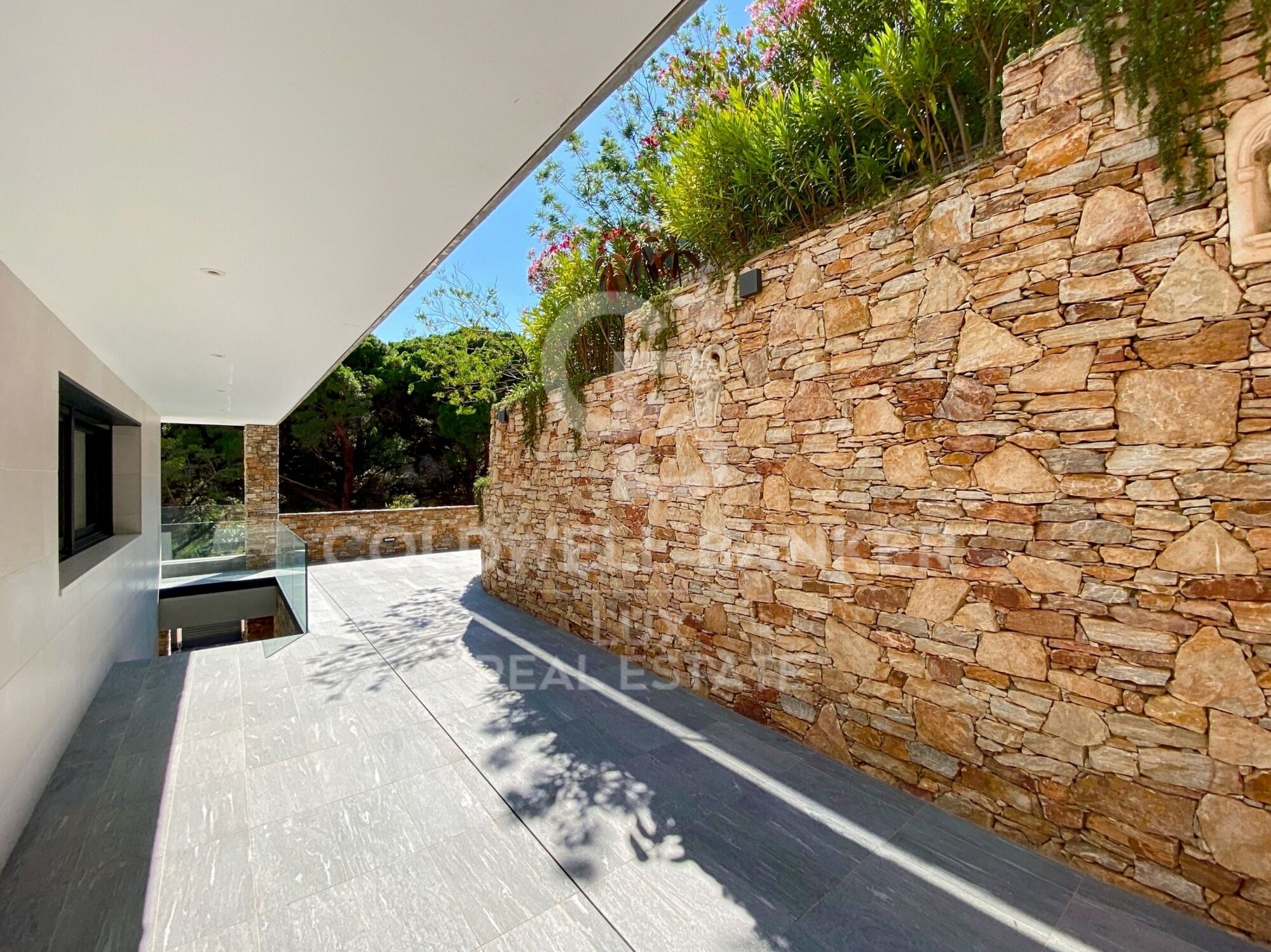 Villa de luxe en vente en première ligne de mer à Llançà, Costa Brava