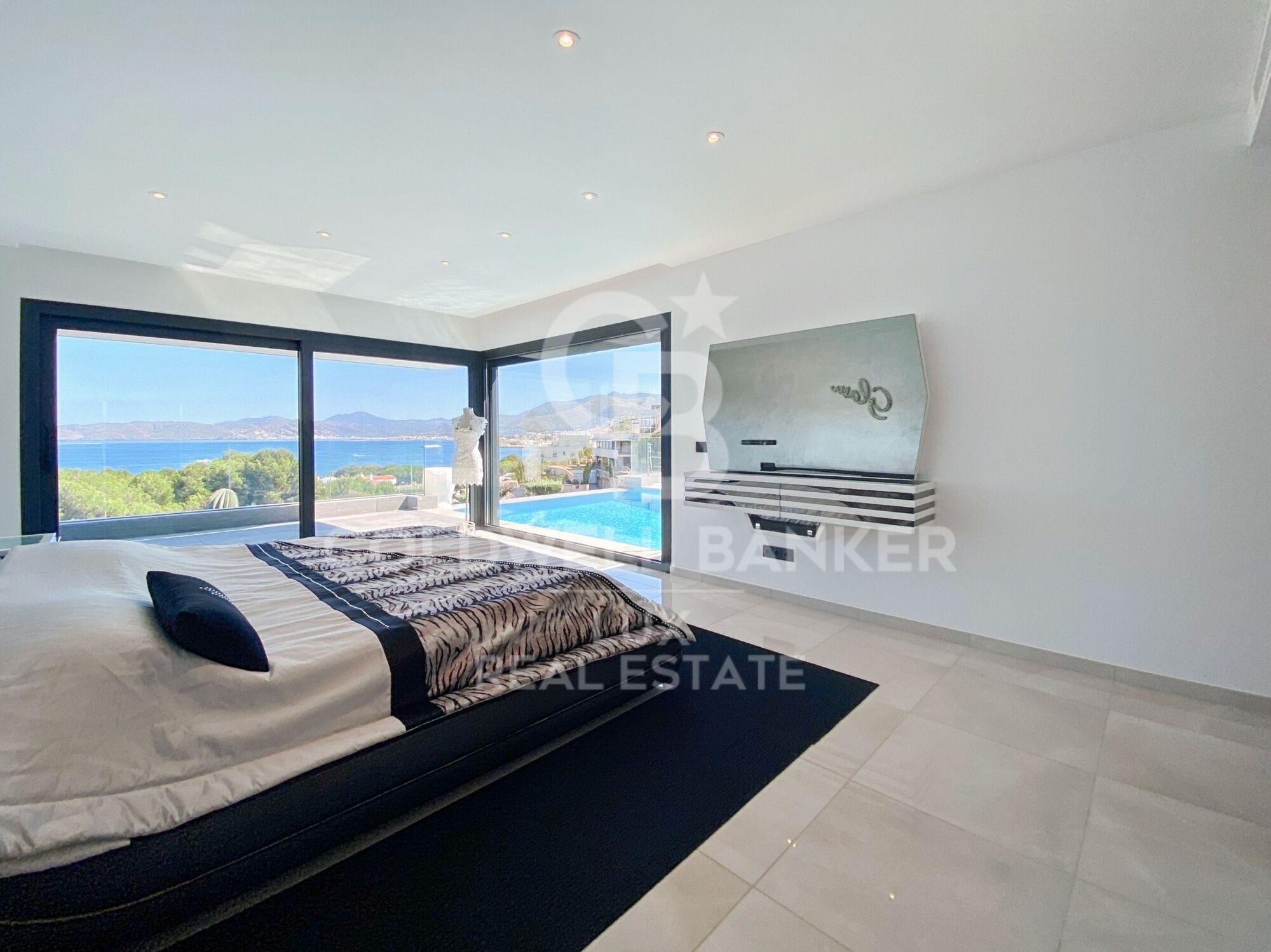 Villa de lujo en venta en primera línea de mar en Llançà, Costa Brava