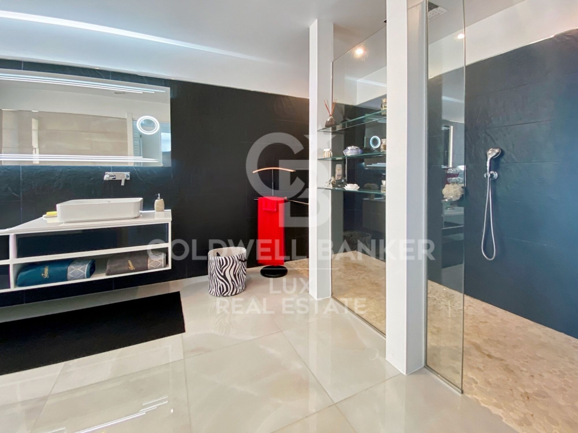 Villa de lujo en venta en primera línea de mar en Llançà, Costa Brava