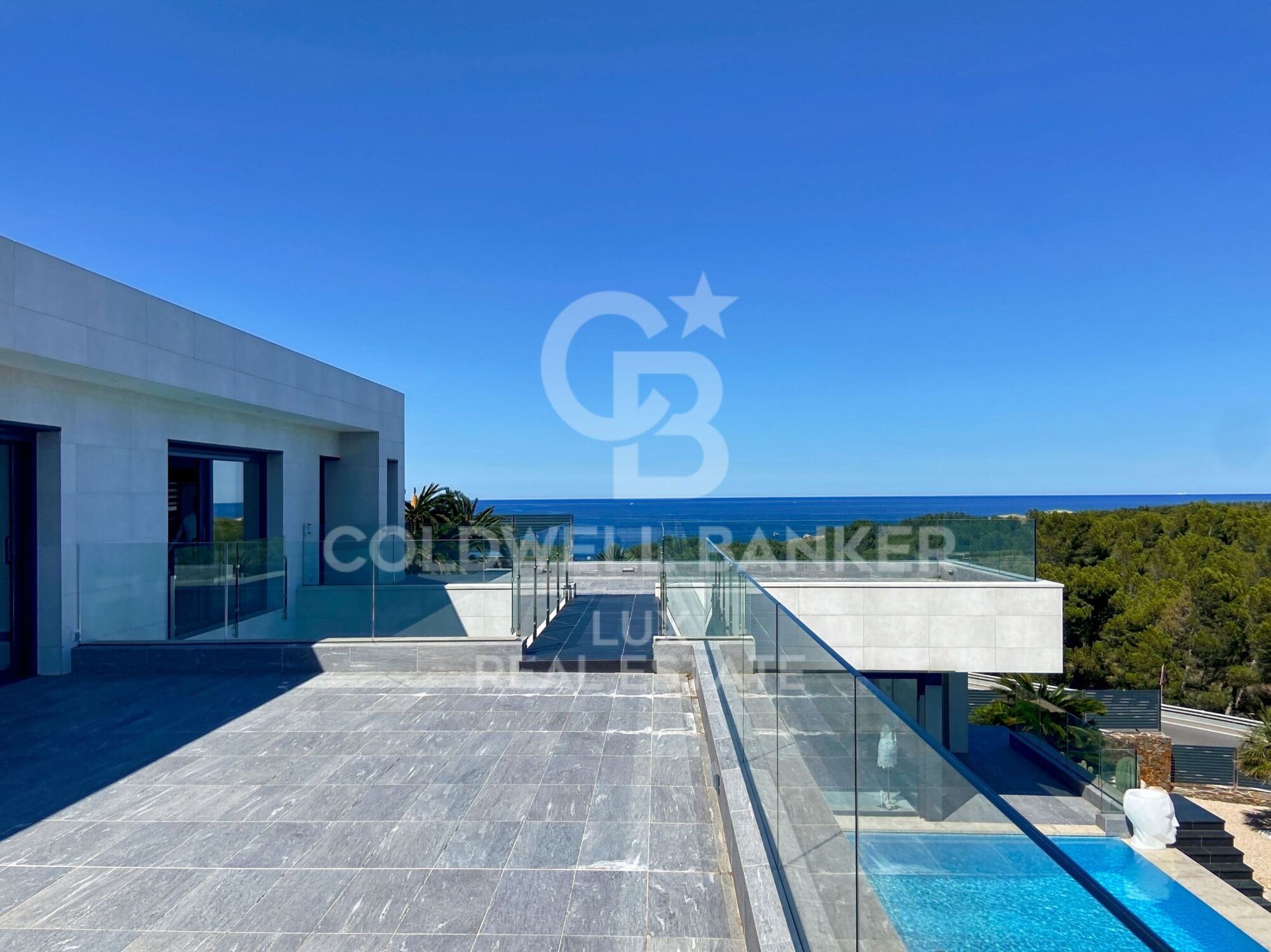 Villa de luxe en vente en première ligne de mer à Llançà, Costa Brava