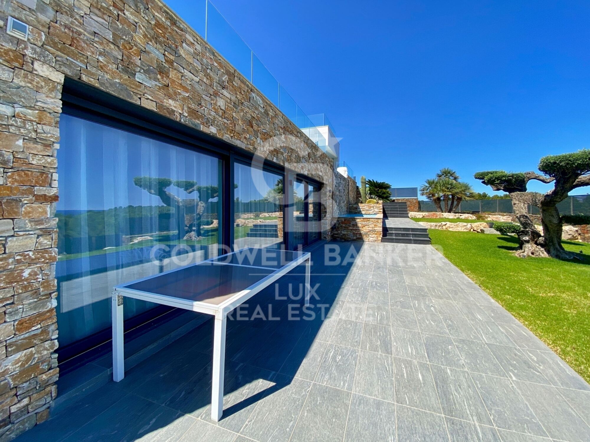 Villa de lujo en venta en primera línea de mar en Llançà, Costa Brava
