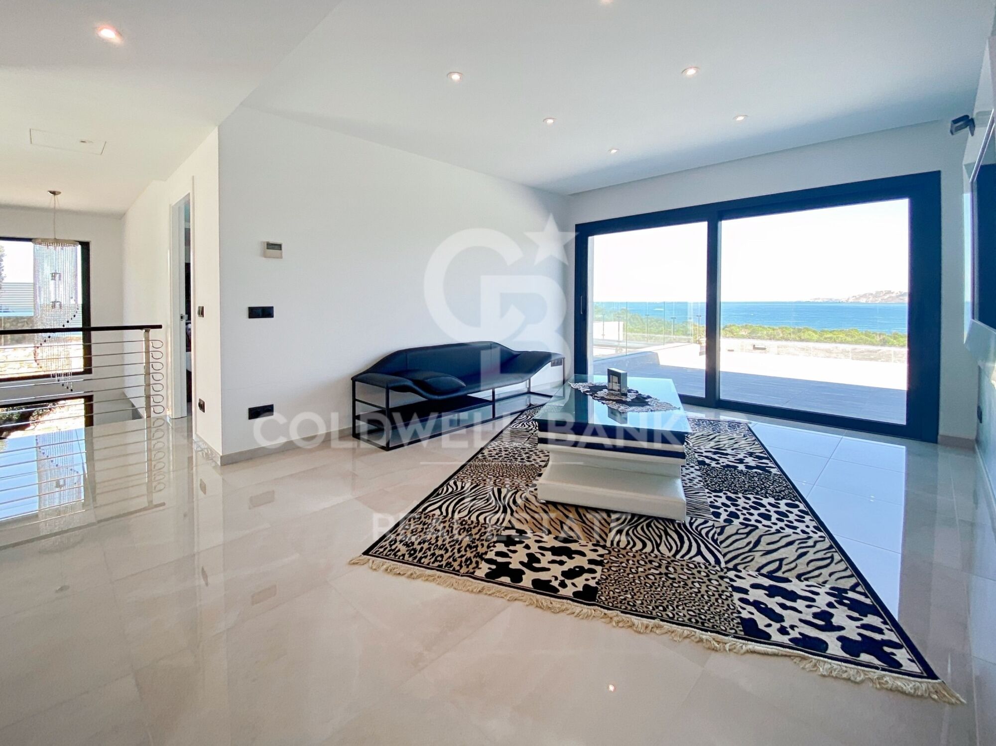 Villa de luxe en vente en première ligne de mer à Llançà, Costa Brava