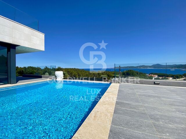 Villa de lujo en venta en primera línea de mar en Llançà, Costa Brava