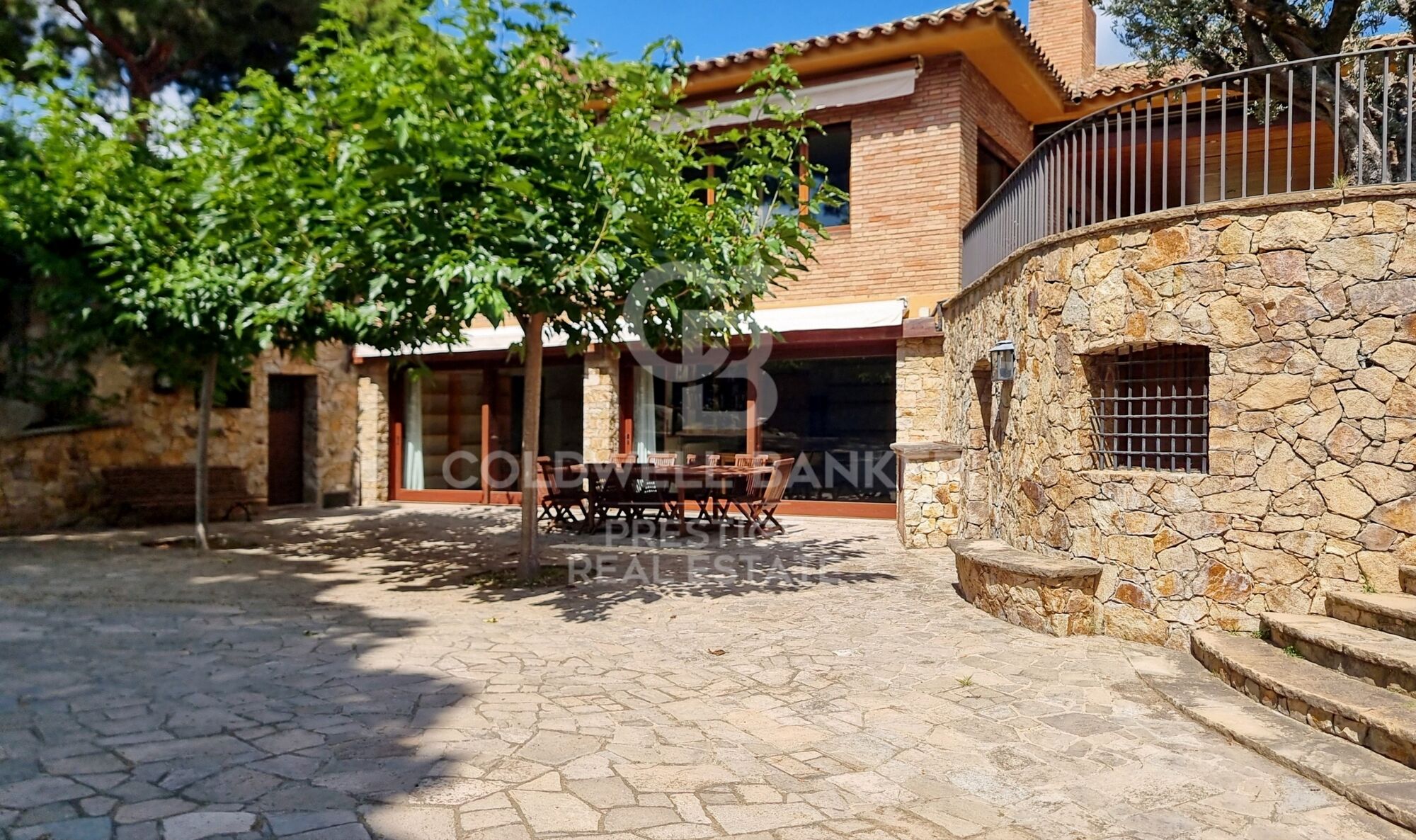 Country house with sea views and large plot in front of Sant Andreu de Llavaneres Golf.