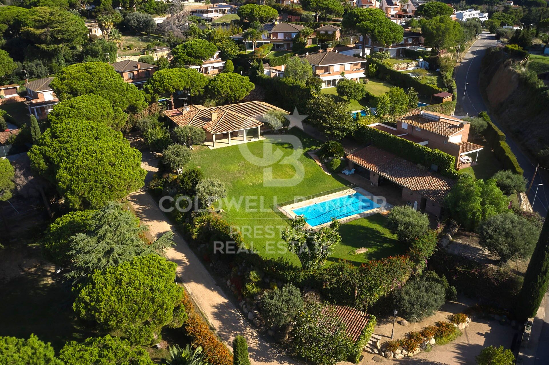 Country house with sea views and large plot in front of Sant Andreu de Llavaneres Golf.