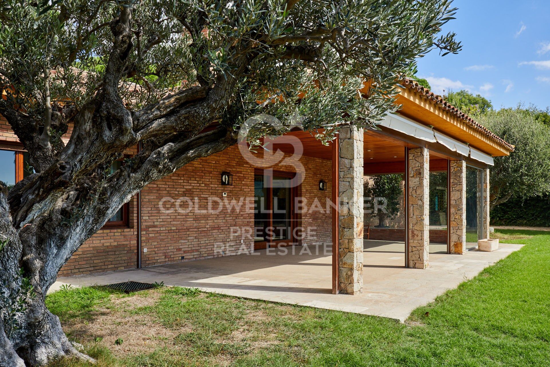 Country house with sea views and large plot in front of Sant Andreu de Llavaneres Golf.