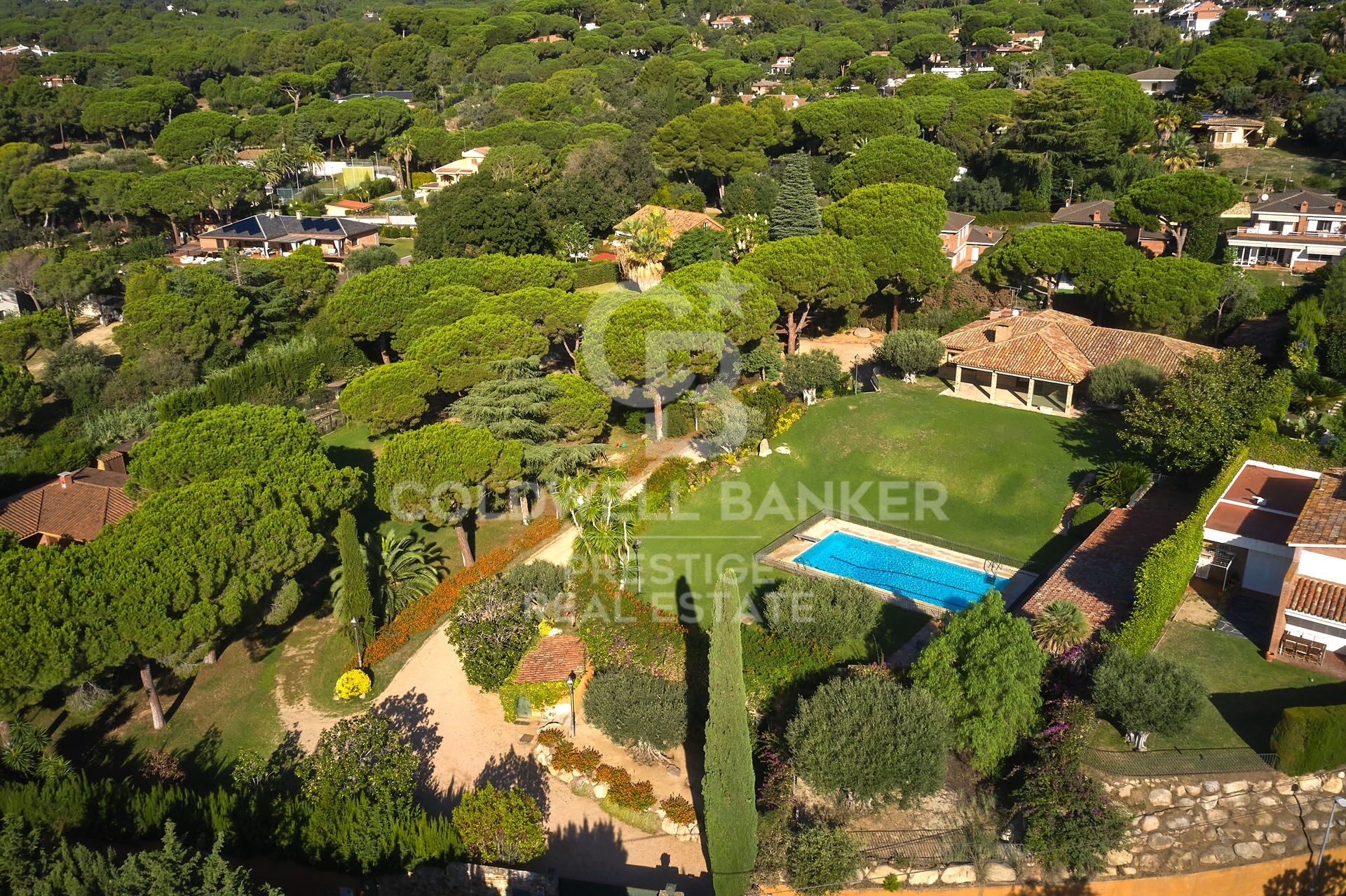 Country house with sea views and large plot in front of Sant Andreu de Llavaneres Golf.