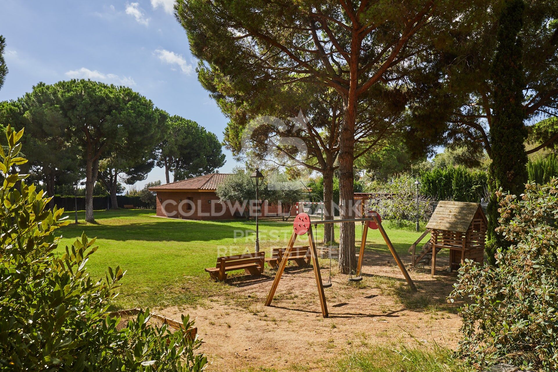 Country house with sea views and large plot in front of Sant Andreu de Llavaneres Golf.