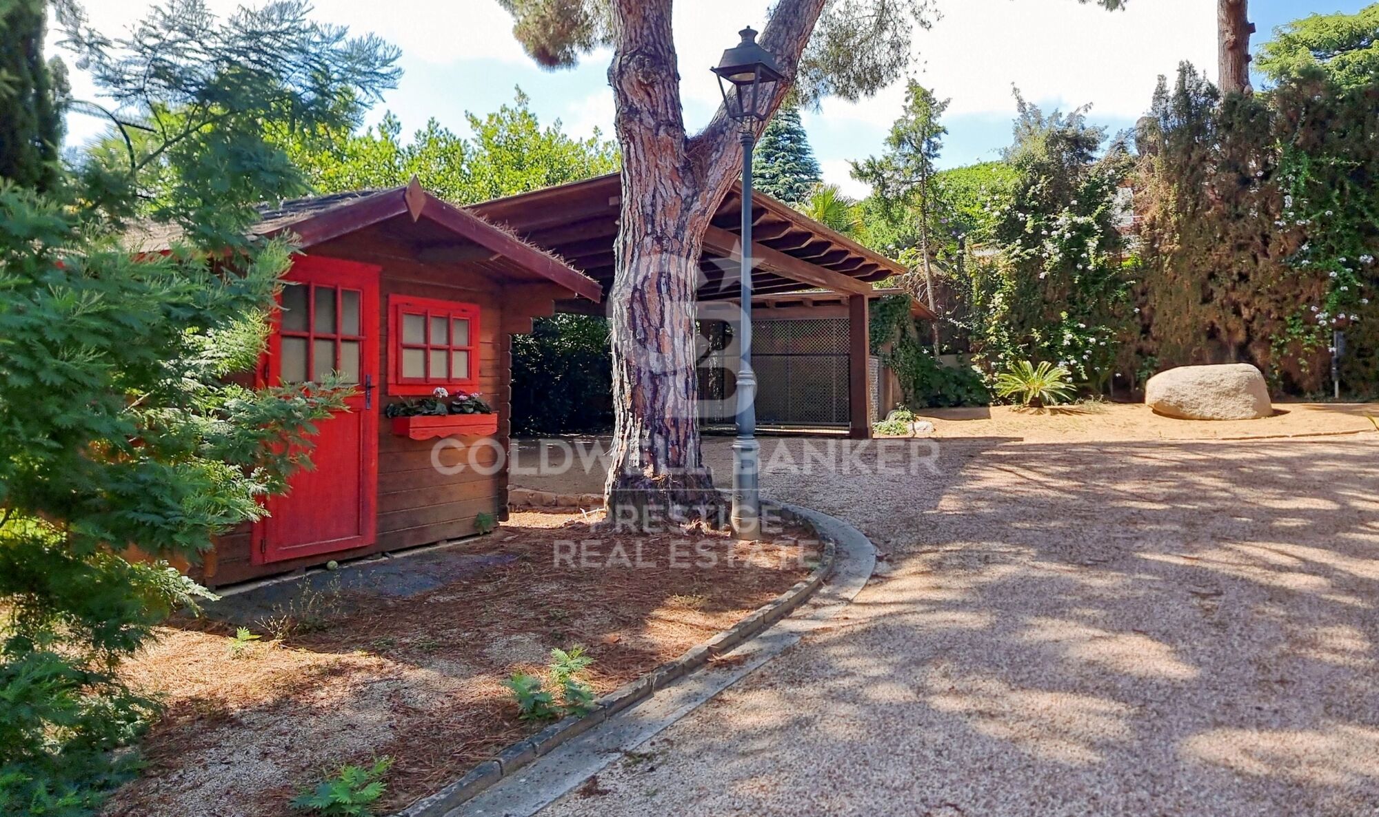 Casa con amplio terreno y vistas al mar, frente al Golf de Sant Andreu de LLavaneras