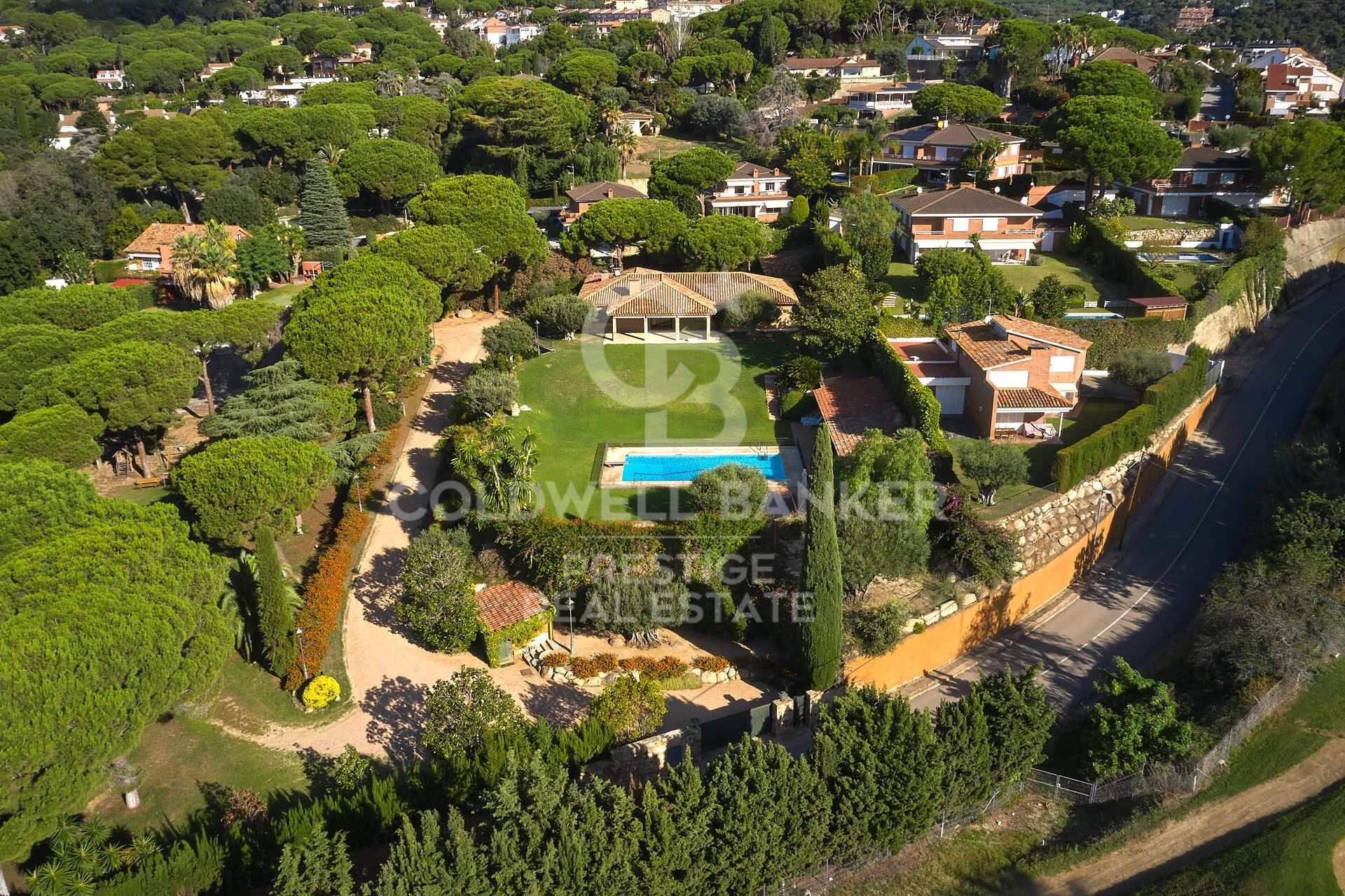 Casa con amplio terreno y vistas al mar, frente al Golf de Sant Andreu de LLavaneras