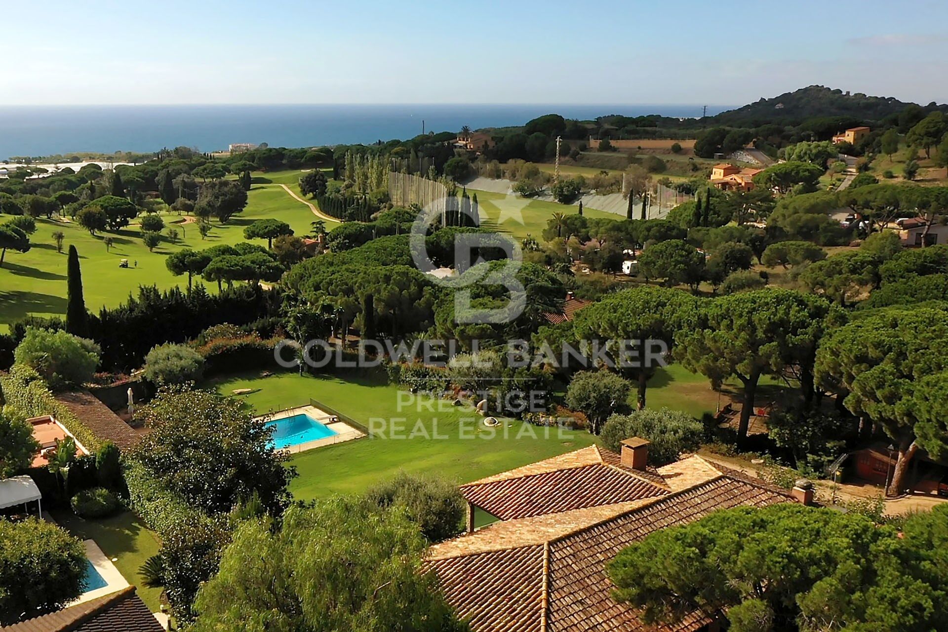 Casa con amplio terreno y vistas al mar, frente al Golf de Sant Andreu de LLavaneras