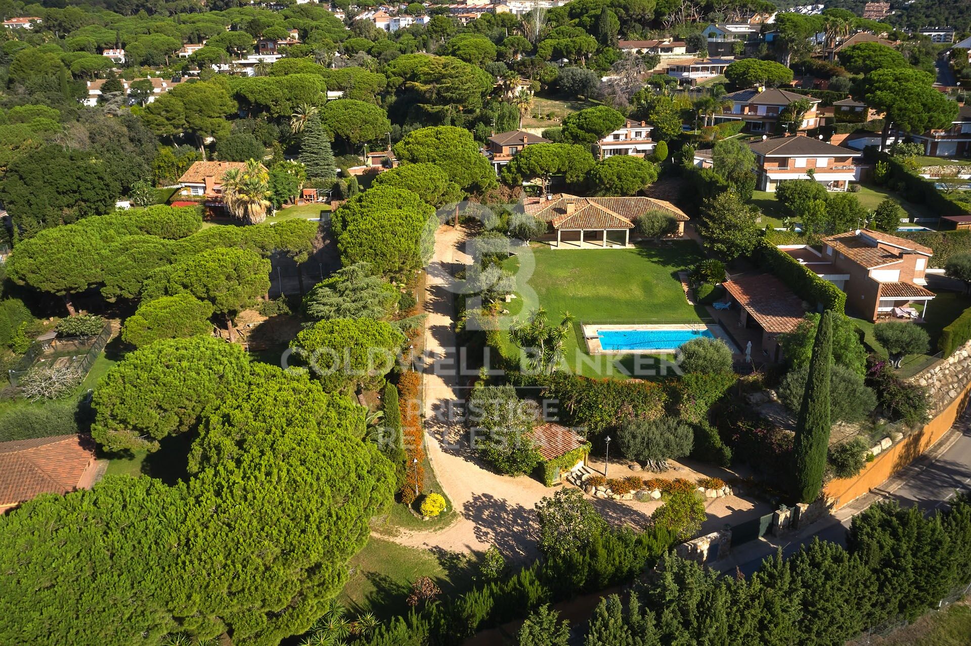 Casa con amplio terreno y vistas al mar, frente al Golf de Sant Andreu de LLavaneras
