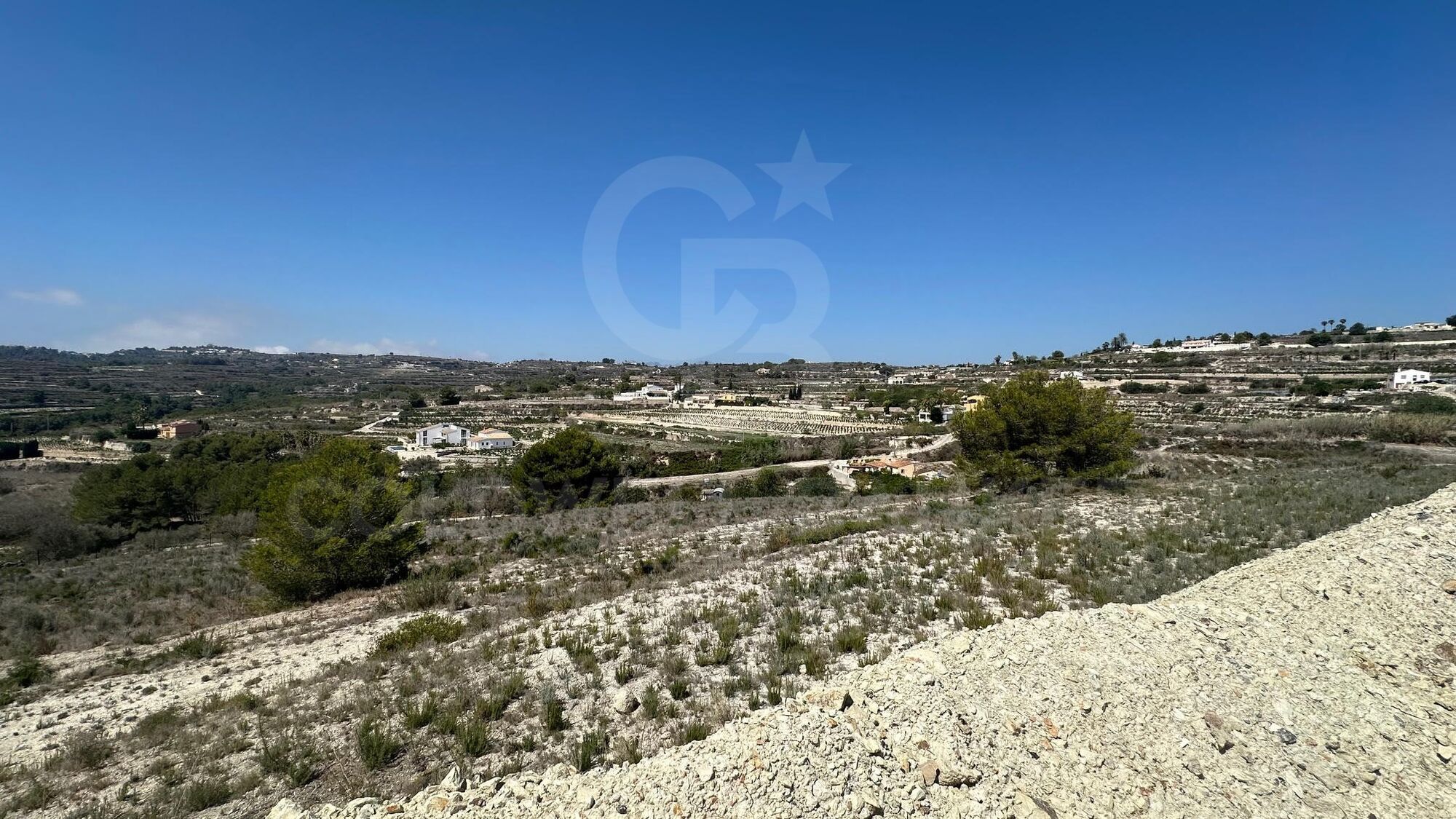 CHARMANT TERRAIN RUSTIQUE