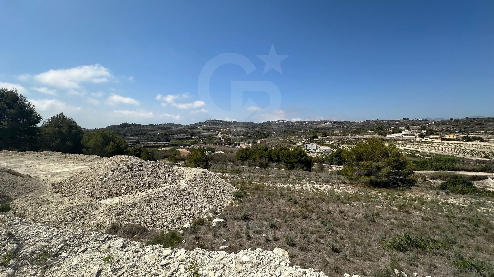 CHARMANT TERRAIN RUSTIQUE