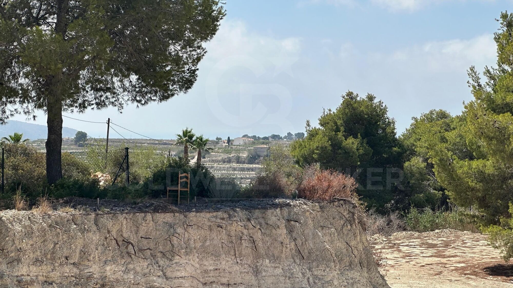 CHARMANT TERRAIN RUSTIQUE