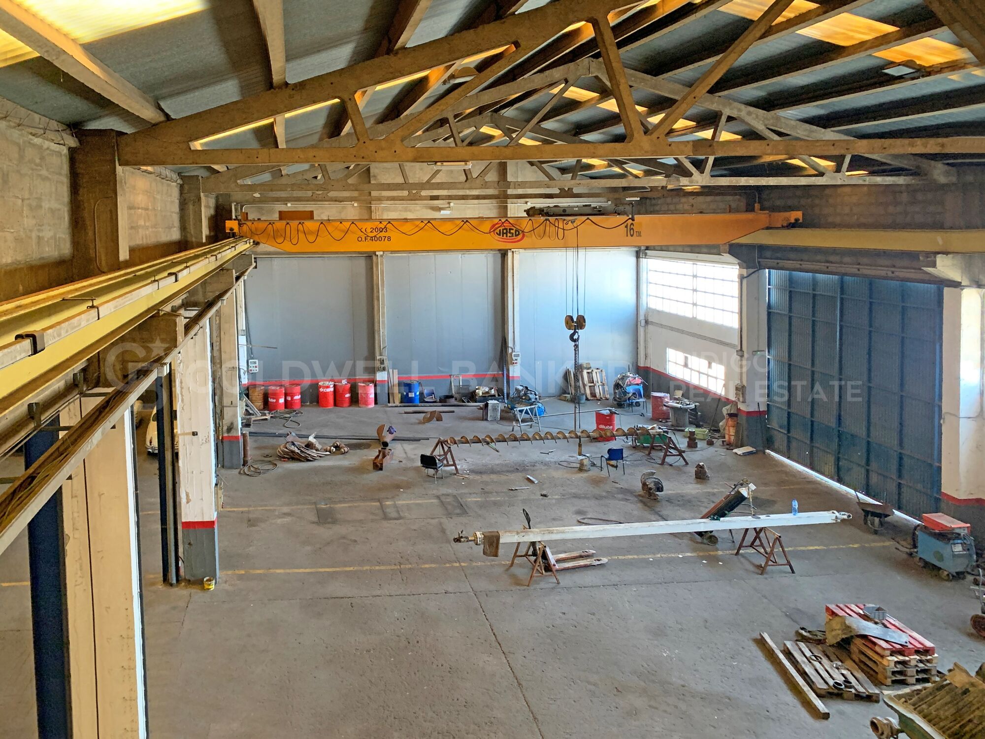 Nave industrial + oficinas, parcela de 15.000 m2 - Única en Vigo