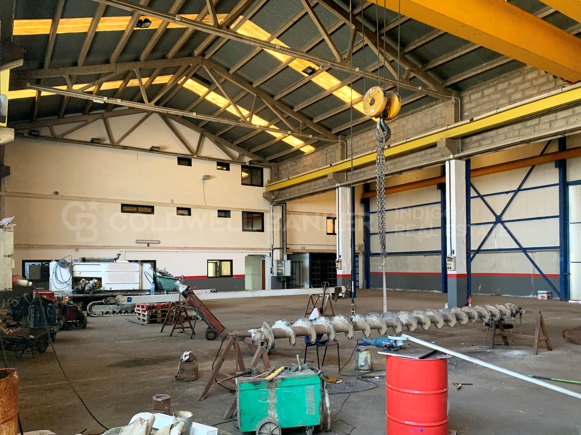 Nave industrial + oficinas, parcela de 15.000 m2 - Única en Vigo