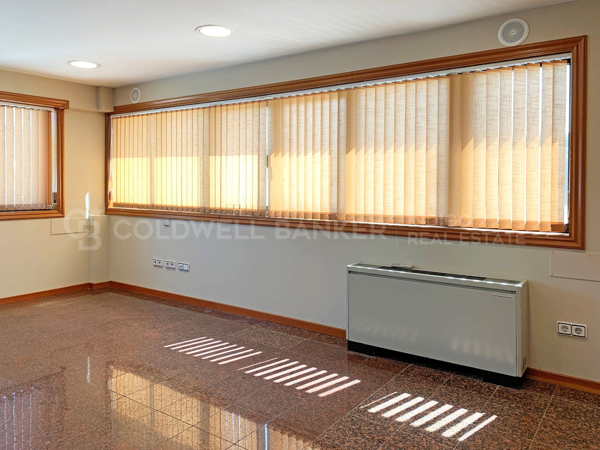 Nave industrial + oficinas, parcela de 15.000 m2 - Única en Vigo