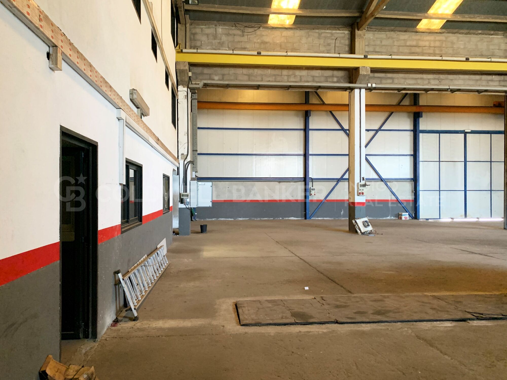 Nave industrial + oficinas, parcela de 15.000 m2 - Única en Vigo