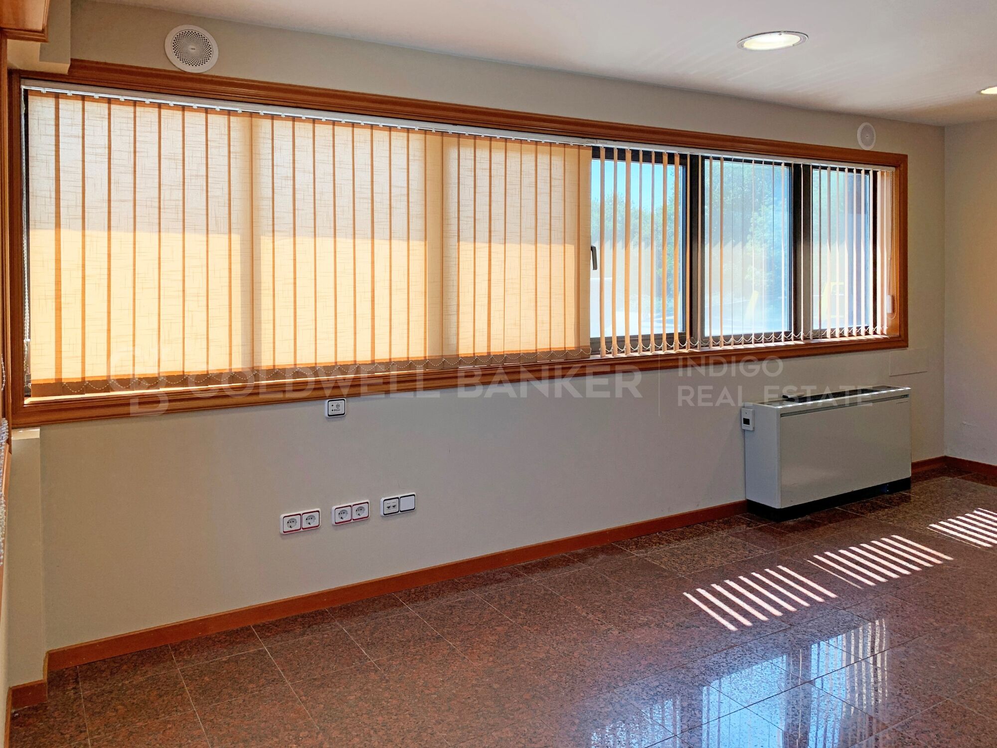 Nave industrial + oficinas, parcela de 15.000 m2 - Única en Vigo