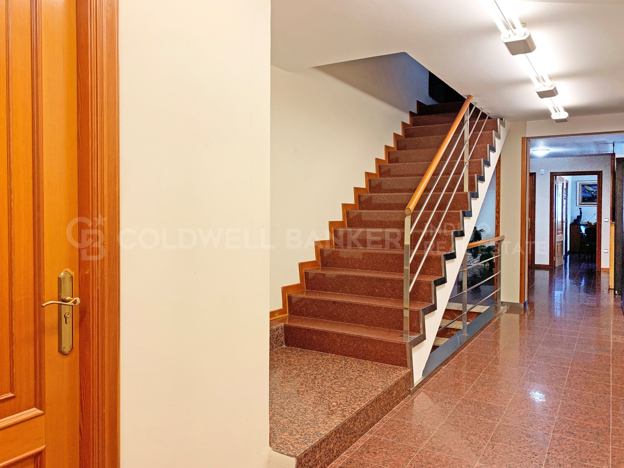 Nave industrial + oficinas, parcela de 15.000 m2 - Única en Vigo