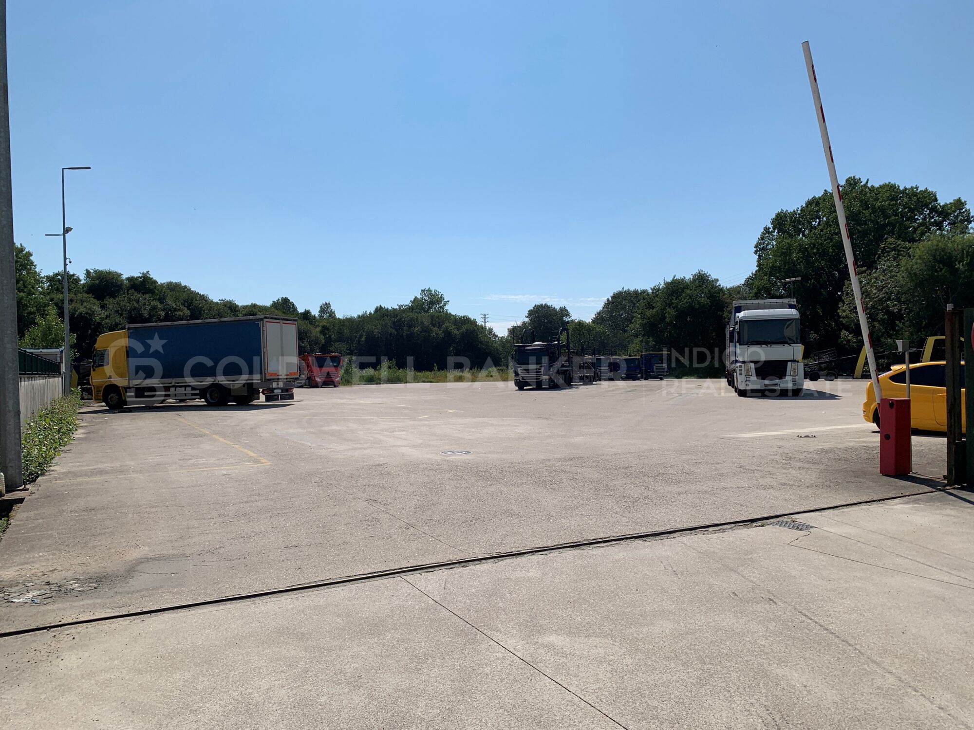 Nave industrial + oficinas, parcela de 15.000 m2 - Única en Vigo