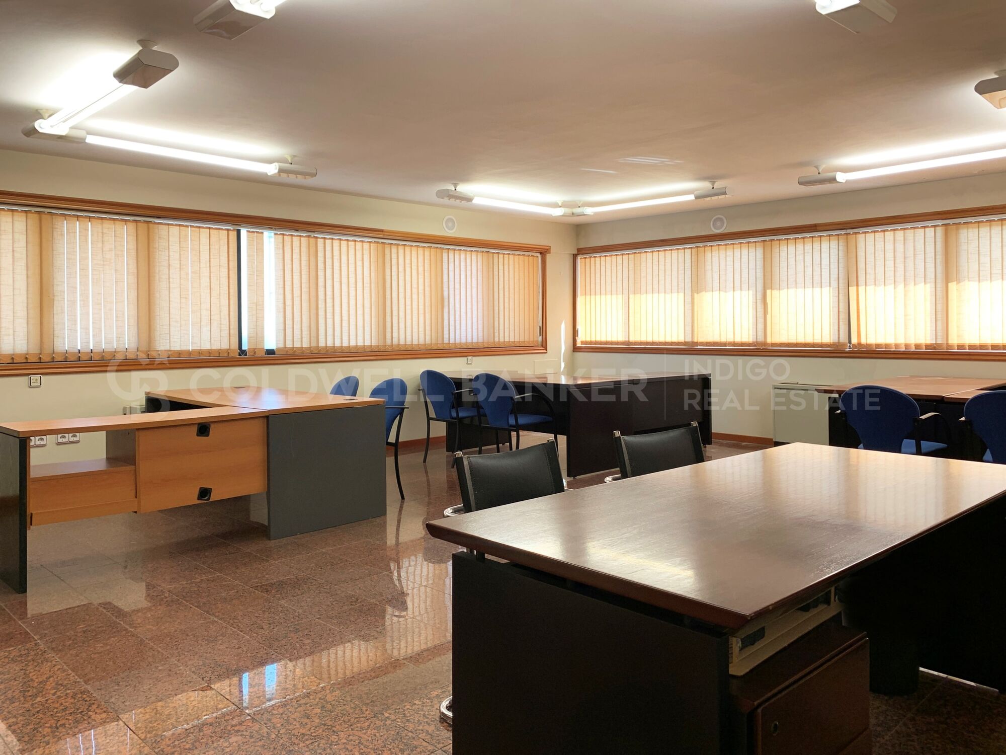 Nave industrial + oficinas, parcela de 15.000 m2 - Única en Vigo