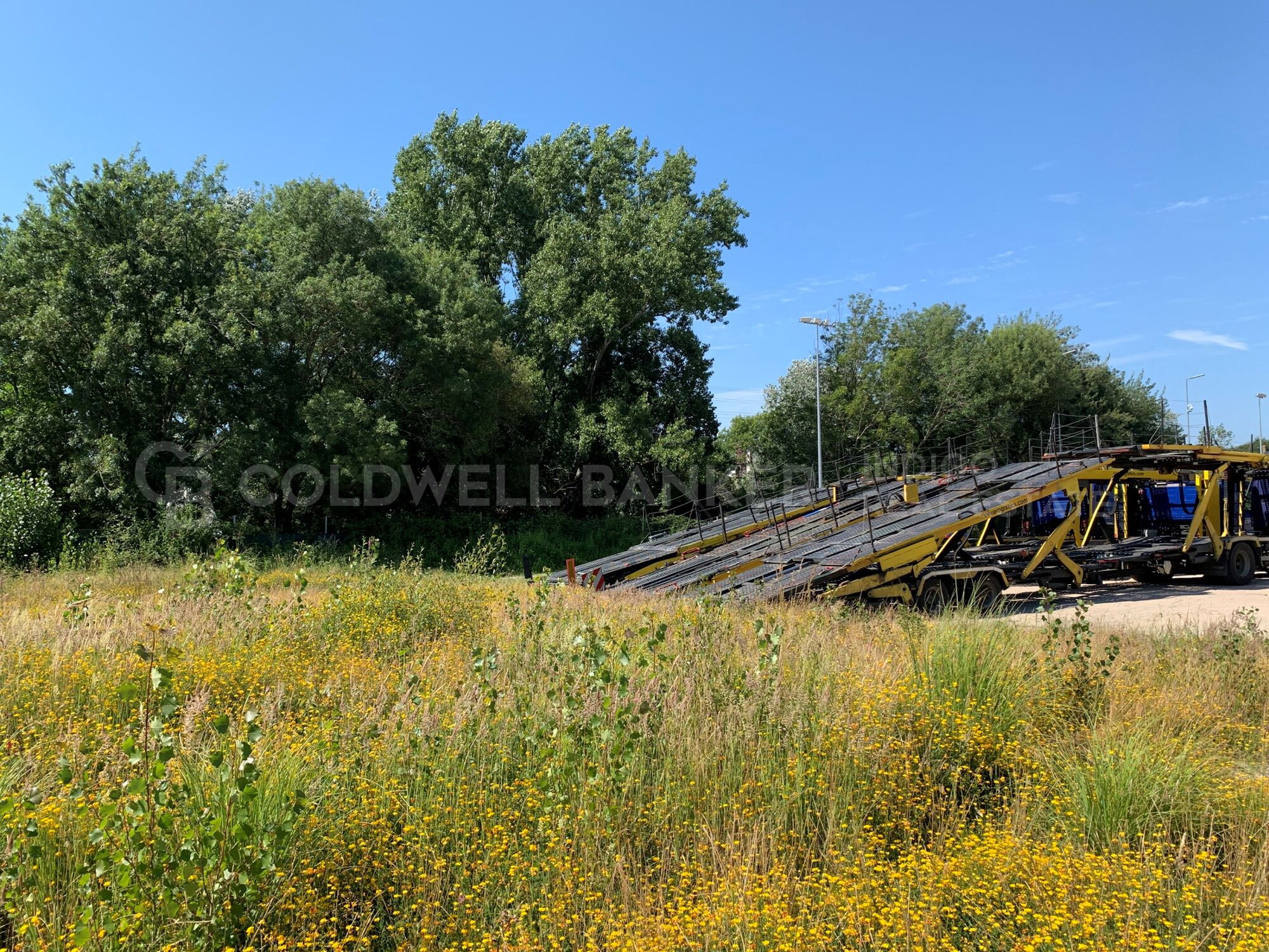 Nave industrial + oficinas, parcela de 15.000 m2 - Única en Vigo