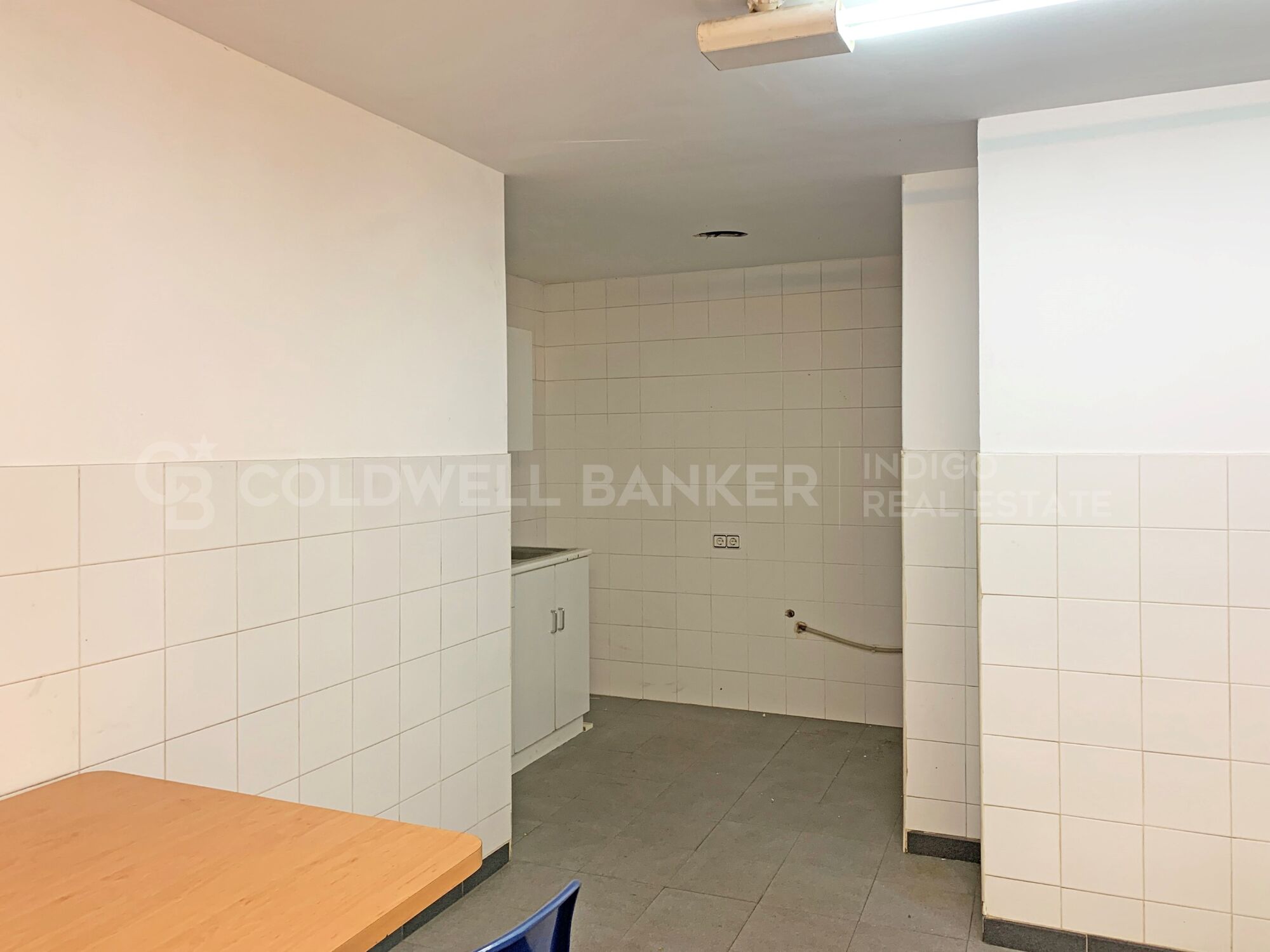 Nave industrial + oficinas, parcela de 15.000 m2 - Única en Vigo