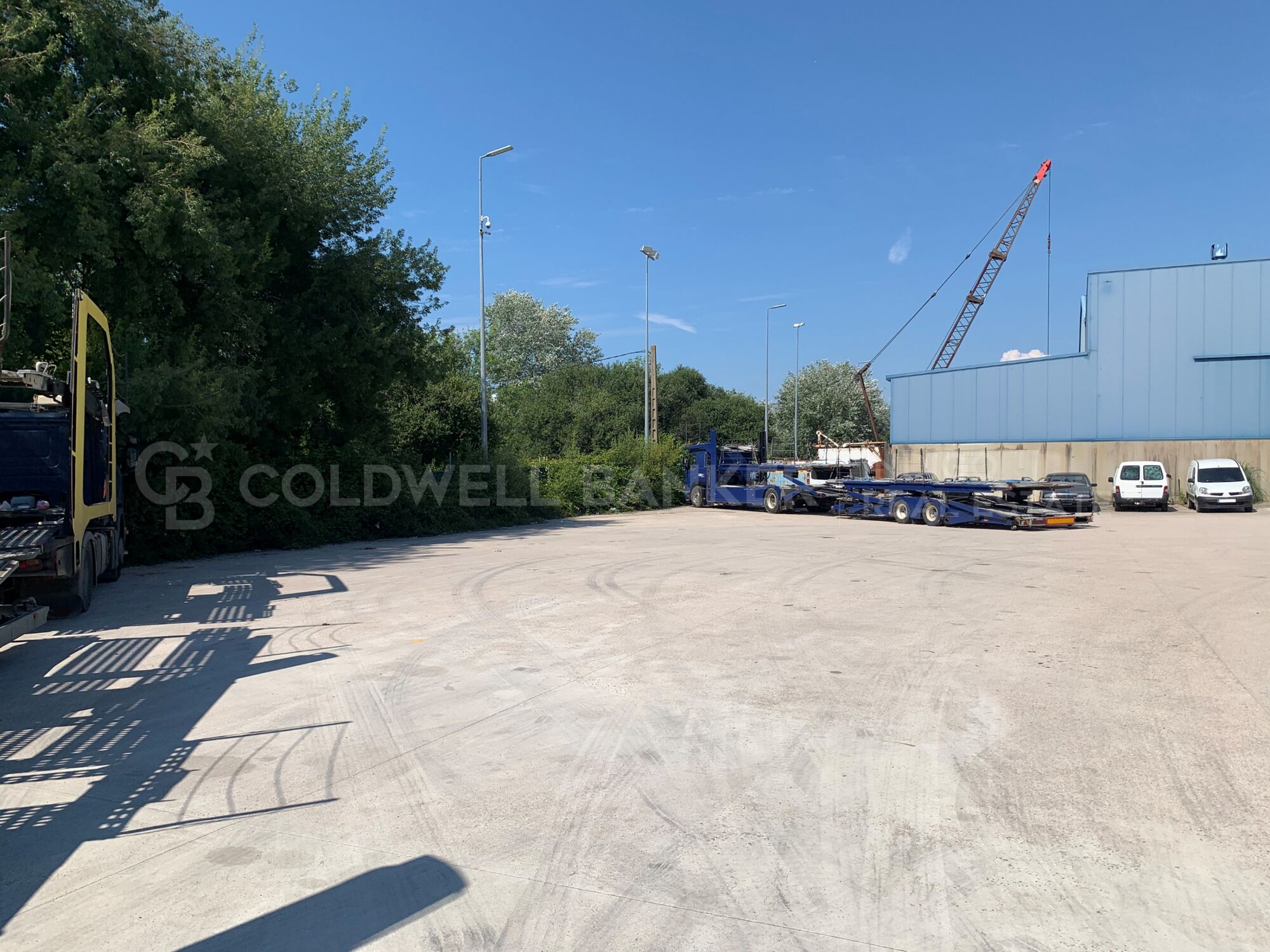 Nave industrial + oficinas, parcela de 15.000 m2 - Única en Vigo