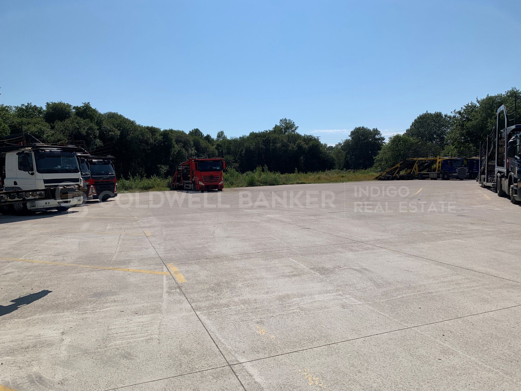 Nave industrial + oficinas, parcela de 15.000 m2 - Única en Vigo