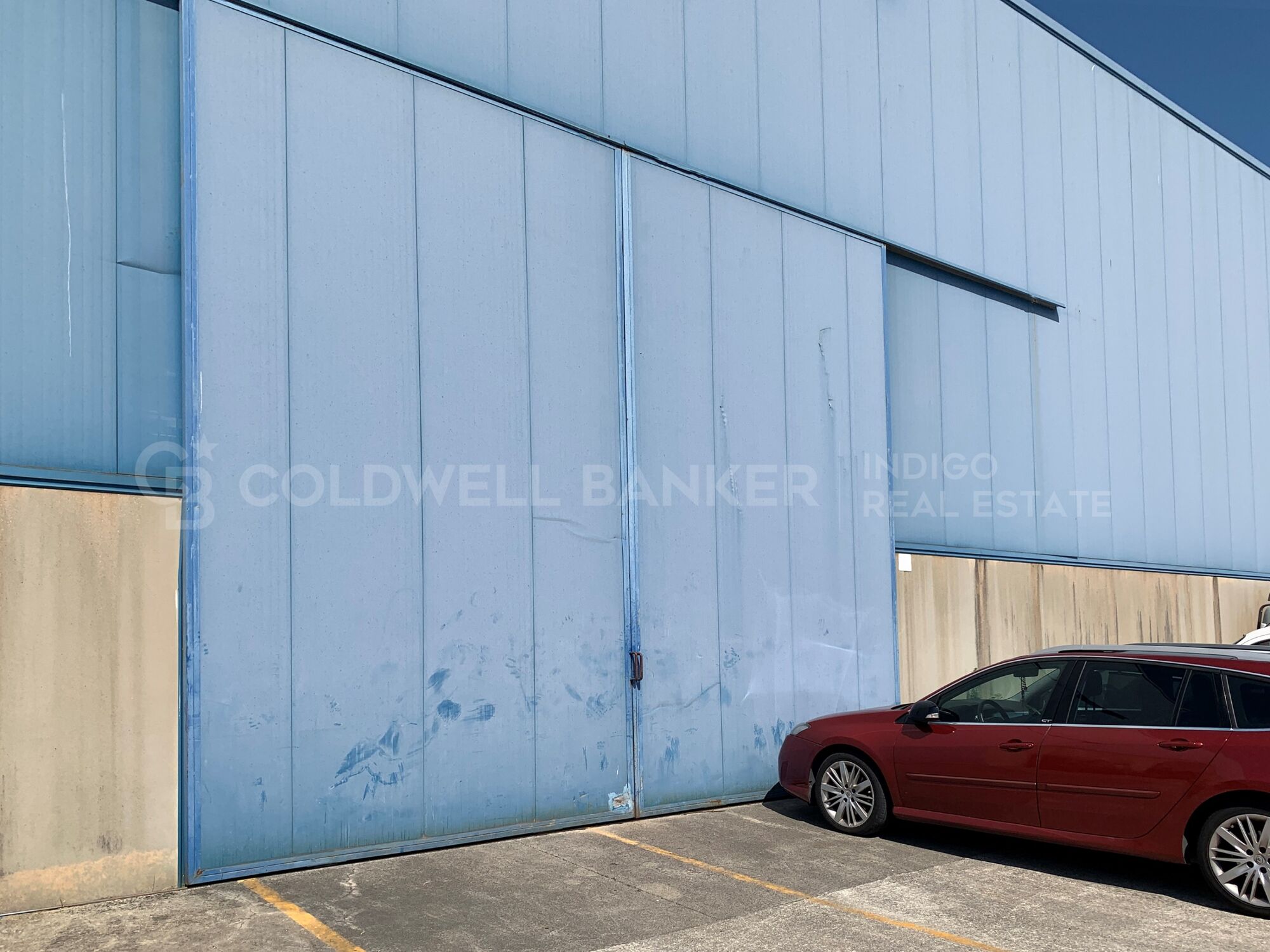 Nave industrial + oficinas, parcela de 15.000 m2 - Única en Vigo