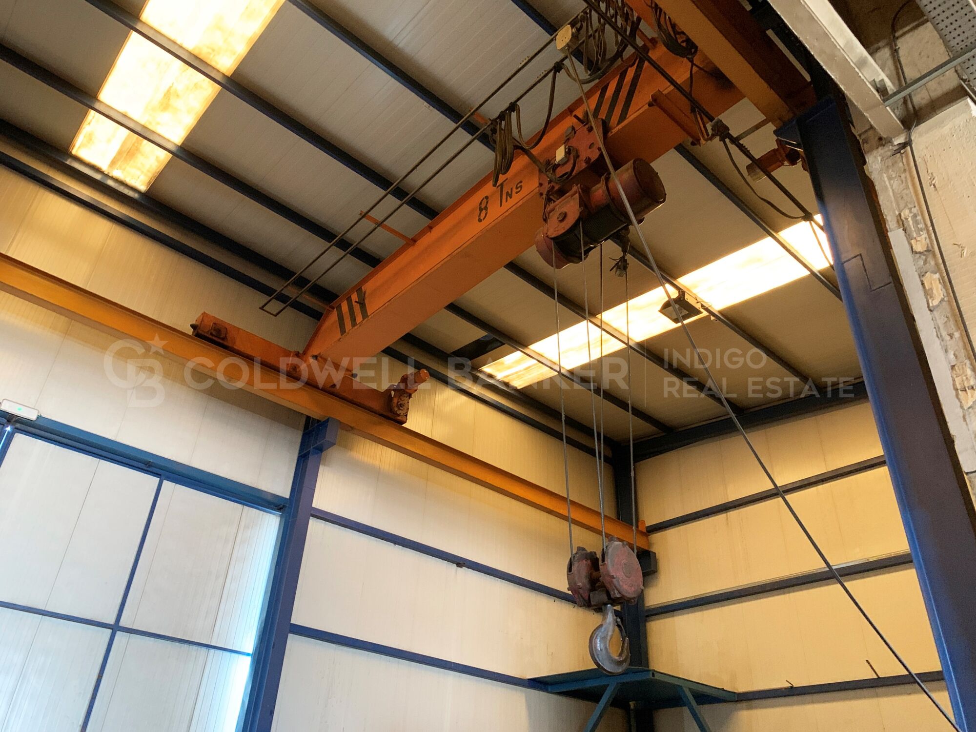 Nave industrial + oficinas, parcela de 15.000 m2 - Única en Vigo