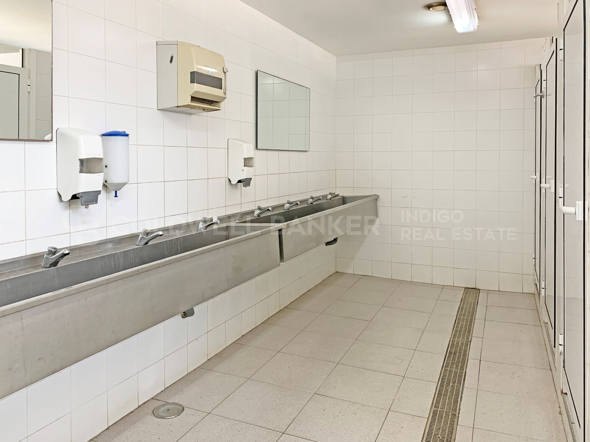 Nave industrial + oficinas, parcela de 15.000 m2 - Única en Vigo
