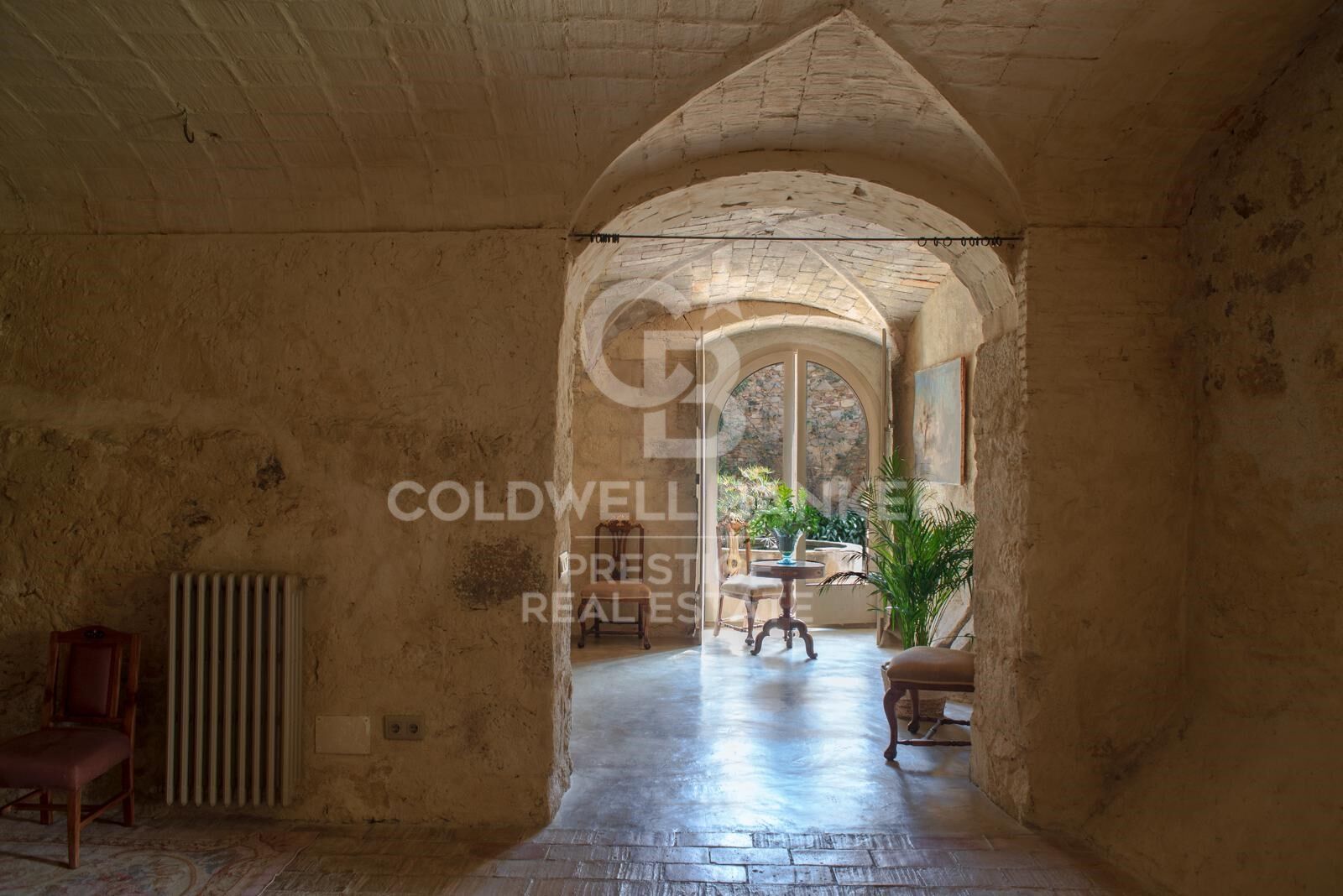 Imposantes Herrenhaus aus dem 16. Jahrhundert: Ein historisches Juwel zum Verkauf im Alt Empordà.