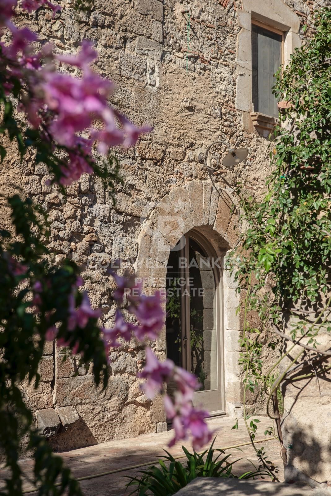 Imposantes Herrenhaus aus dem 16. Jahrhundert: Ein historisches Juwel zum Verkauf im Alt Empordà.
