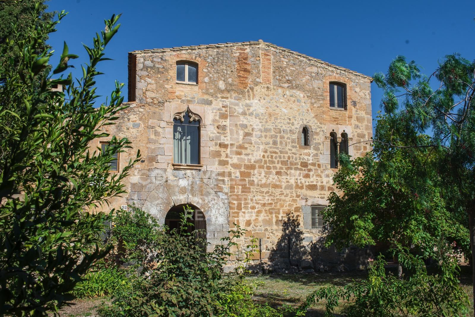 Imposantes Herrenhaus aus dem 16. Jahrhundert: Ein historisches Juwel zum Verkauf im Alt Empordà.