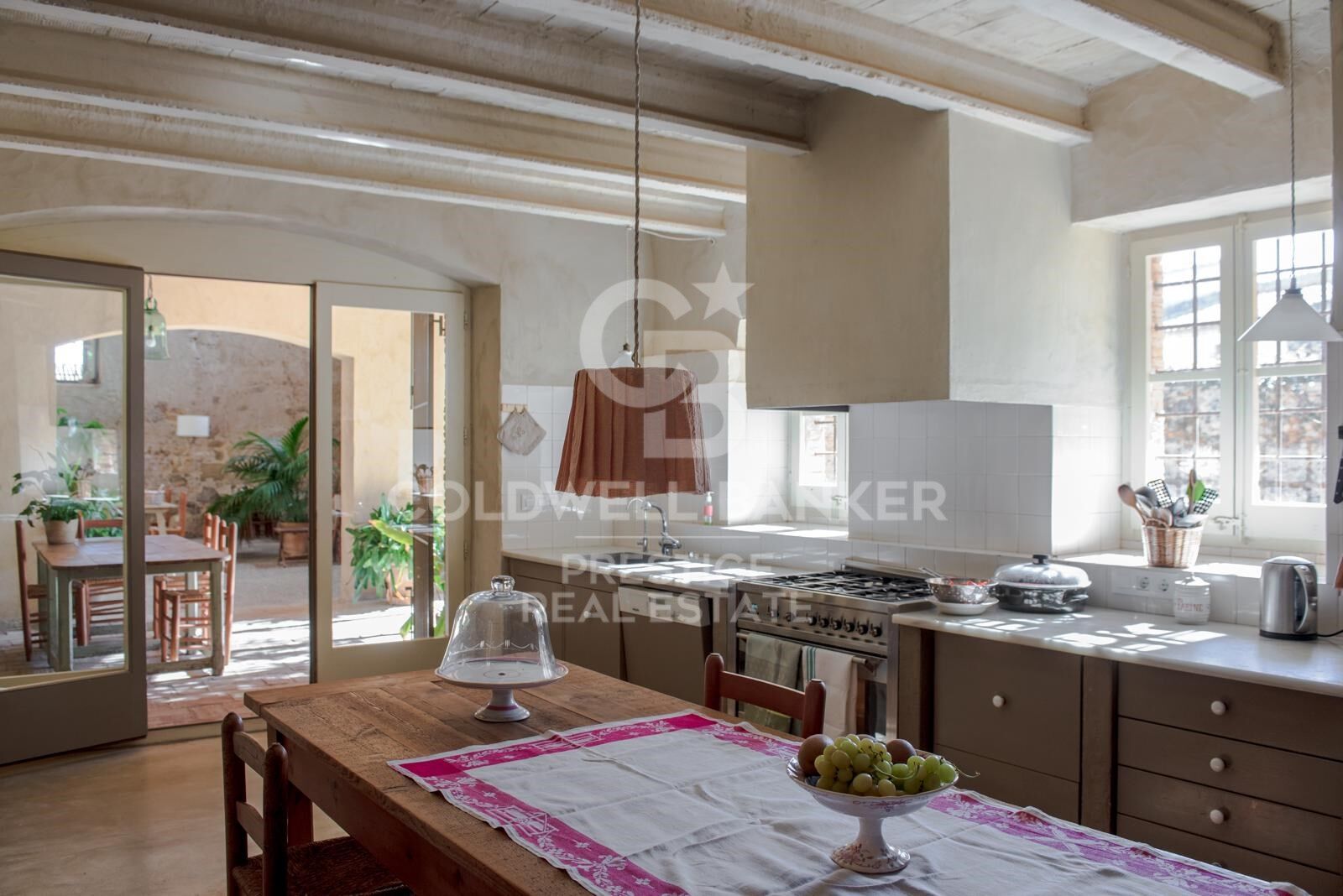 Imposantes Herrenhaus aus dem 16. Jahrhundert: Ein historisches Juwel zum Verkauf im Alt Empordà.