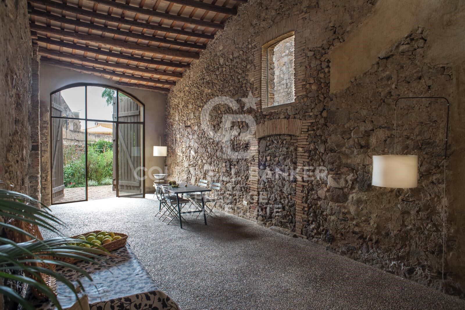Majestic 16th-Century Manor: A Historic Gem for Sale in Alt Empordà.