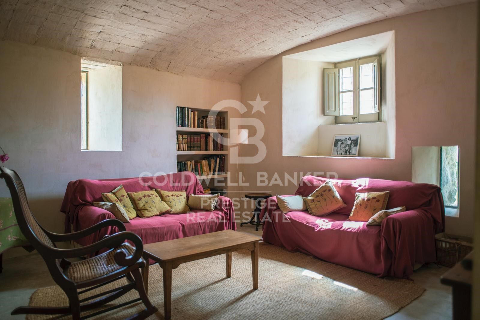 Majestic 16th-Century Manor: A Historic Gem for Sale in Alt Empordà.