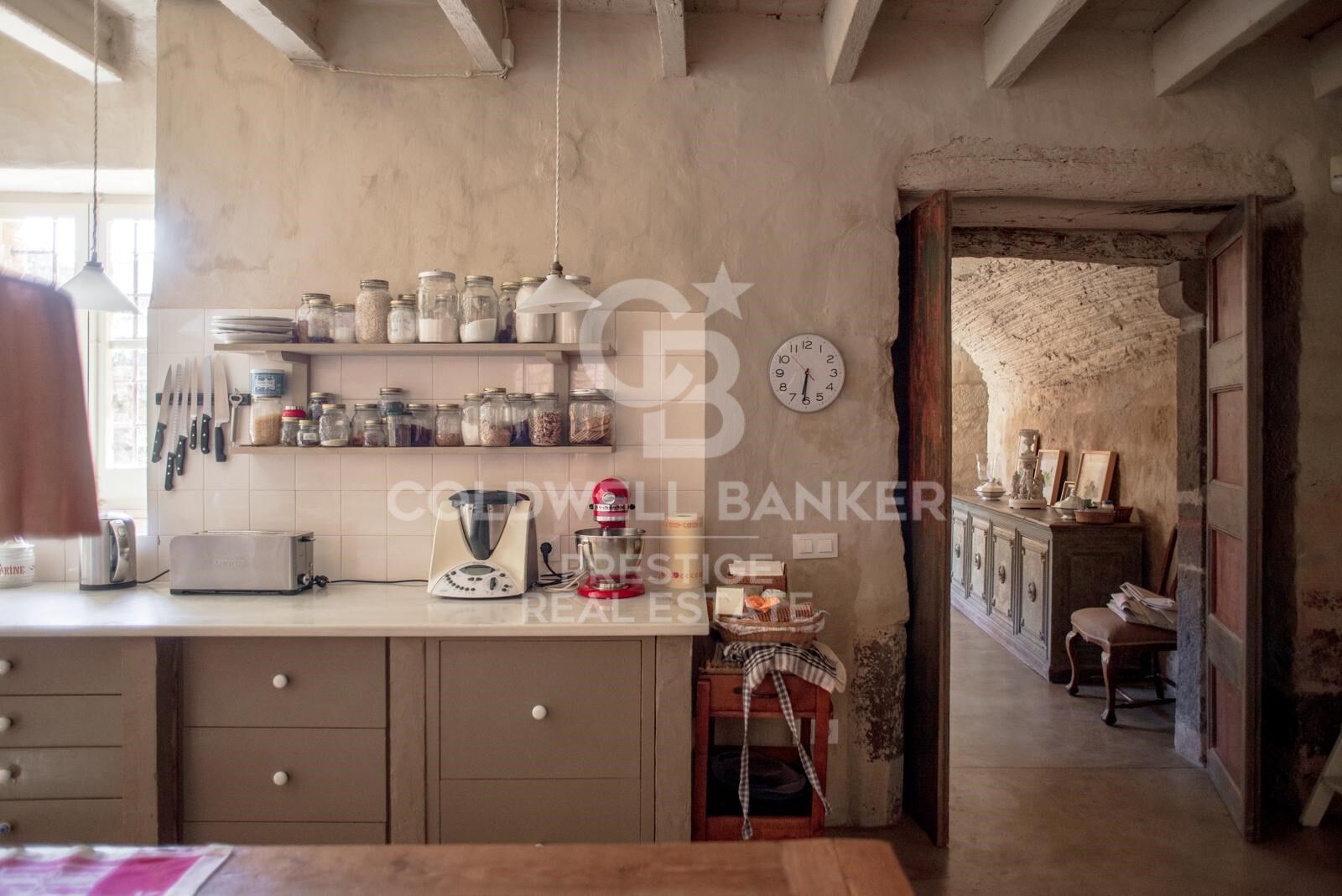 Majestic 16th-Century Manor: A Historic Gem for Sale in Alt Empordà.