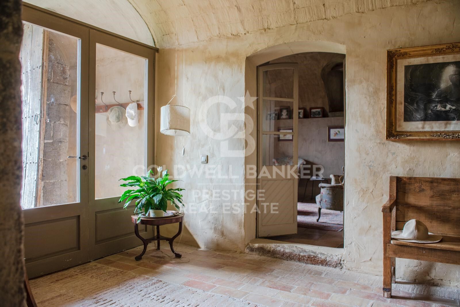 Majestic 16th-Century Manor: A Historic Gem for Sale in Alt Empordà.