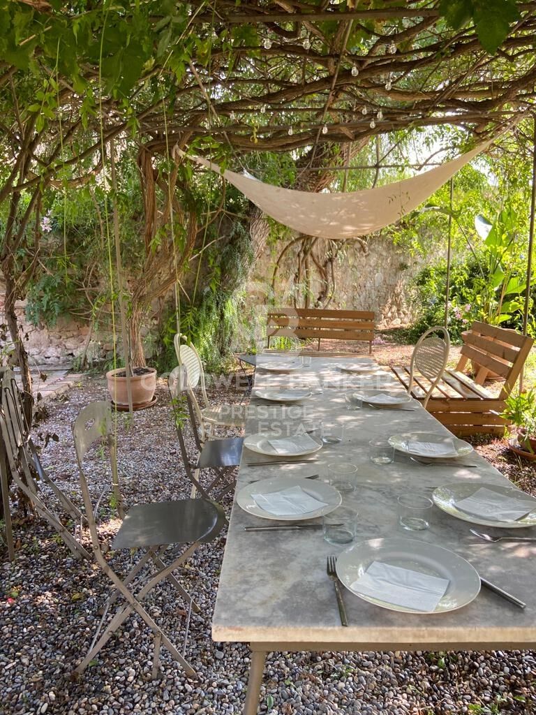 Majestic 16th-Century Manor: A Historic Gem for Sale in Alt Empordà.