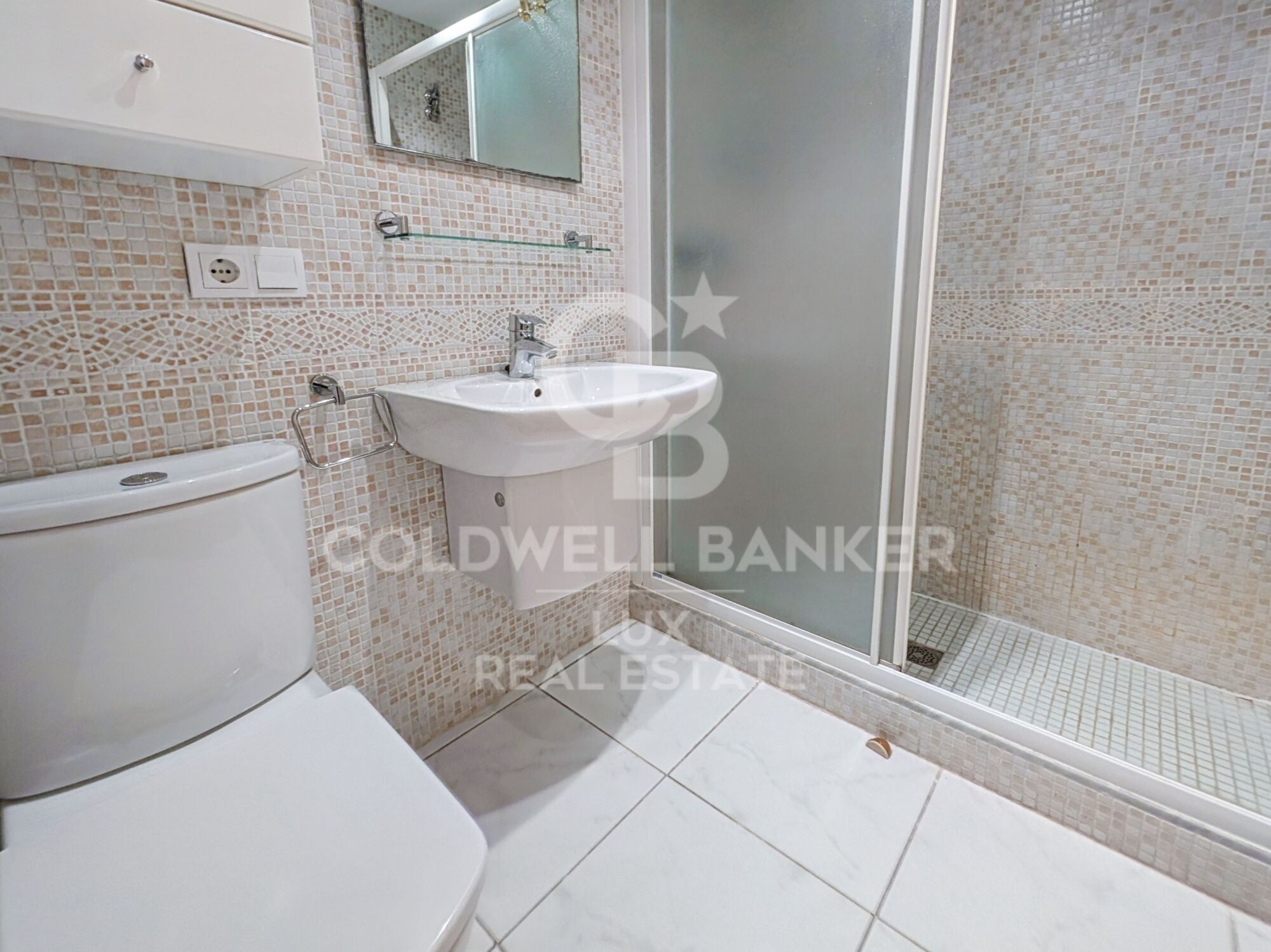 Building for sale with 3 apartments, garage and 20 m mooring in Salins, Empuriabrava